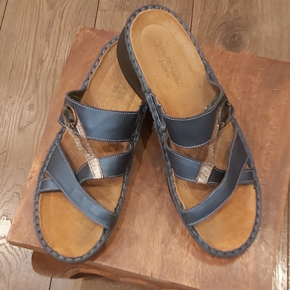Naot Mango blue leather slides